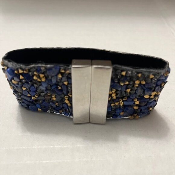 Blue chip stones fashion bracelet. - Picture 2 of 4